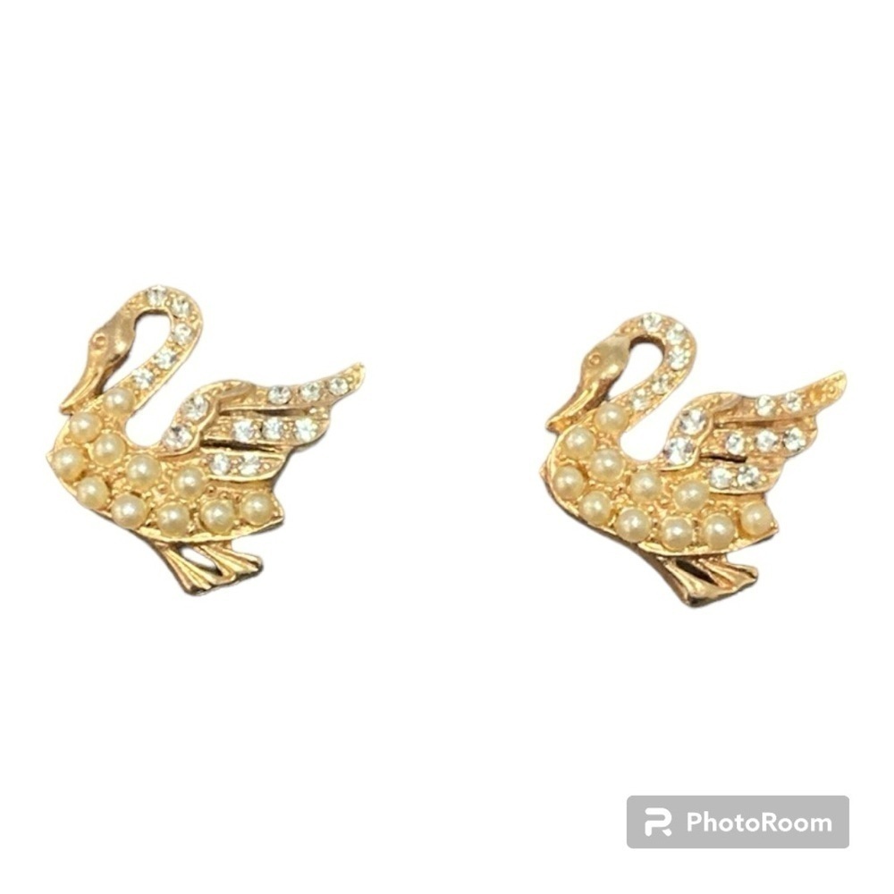Set of Vintage Swan Brooches pins